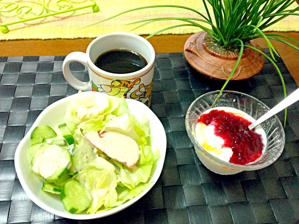 サラダ＆ベリーヨーグルト☕|マニラ男さん