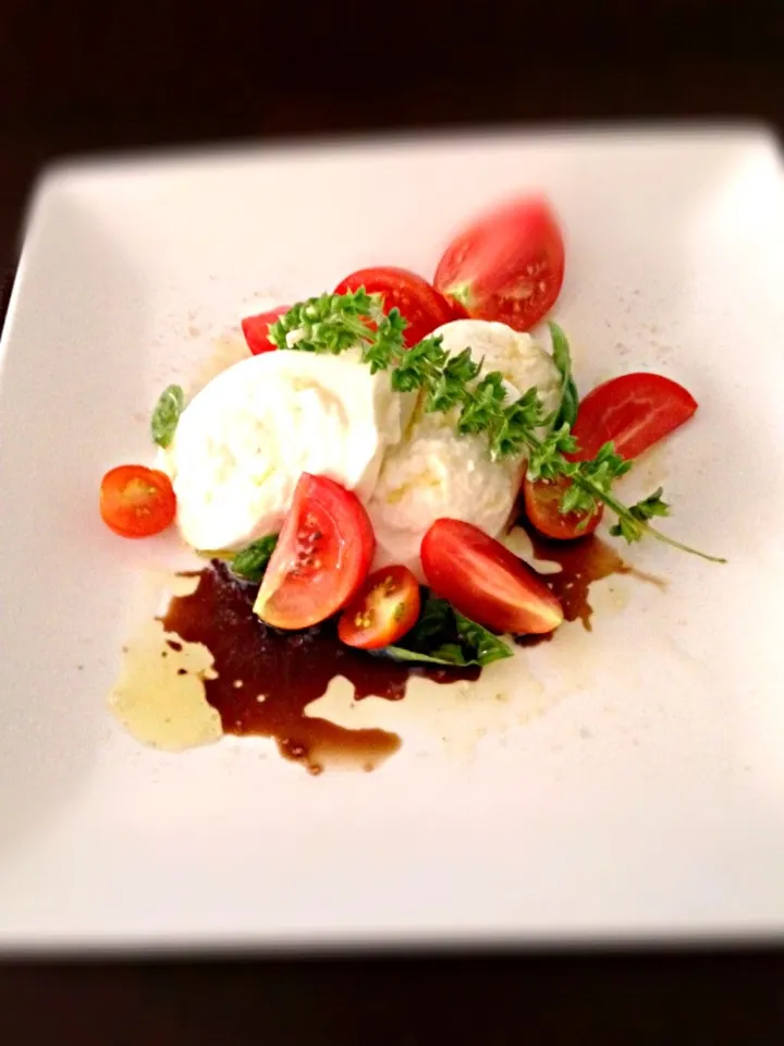 Burrata, Tomato, Smoked Sea Salt|chris bowdenさん