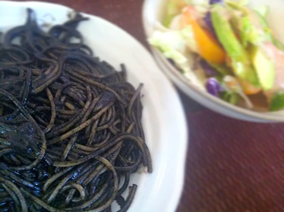 Squid Ink Sauce Pasta / 日本で買ってきたやつ。和えただけなのに自家製サインオン！w|mamakumiさん