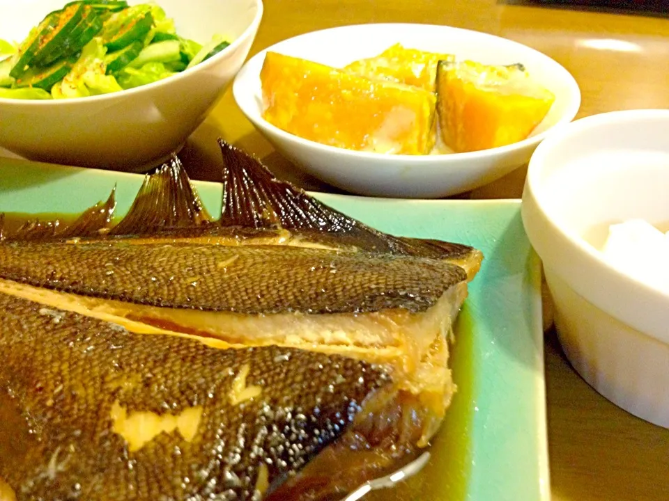 Snapdishの料理写真:22:10の夕食🍴カレイの煮付け🍴|かずみさん