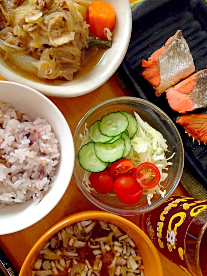 肉じゃがと塩鮭のランチ|水野愛日(ミズノマナビ)さん