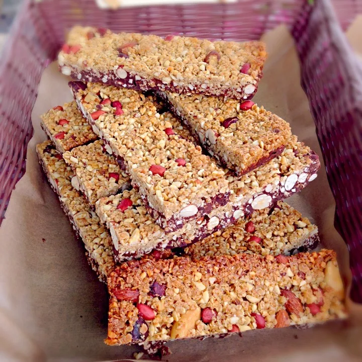 Mixed nut granola bars|Nicola Byrneさん