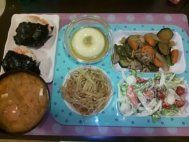 サラダ&もやしナムル&夏野菜ゴマ味噌合え&卵豆腐&味噌汁&明太子おにぎり|クラキティさん