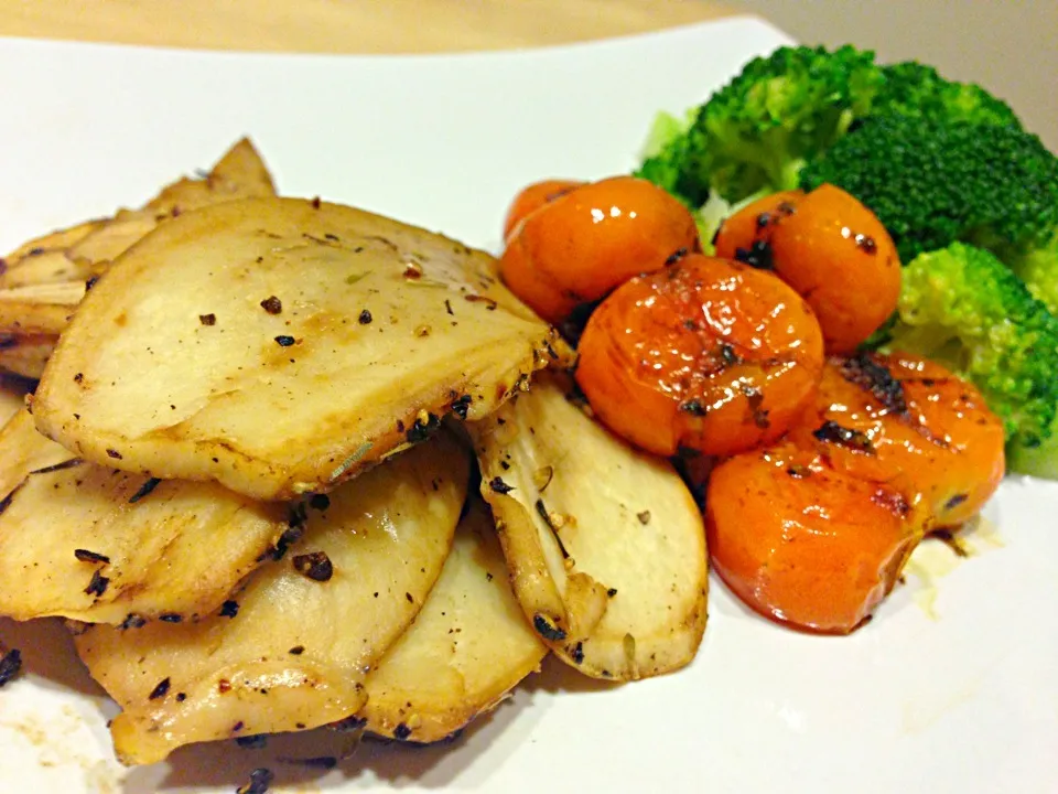 Roasted veggies for dinner @ home|Larry Chuさん