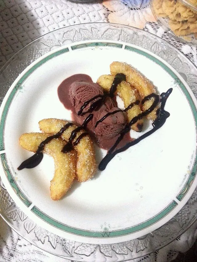 warm churros with chocolate ice cream|vitantriさん