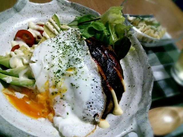 Snapdishの料理写真:ロコモコ丼…玉子が崩れちゃった
フジッリサラダ|杜若 れいかさん