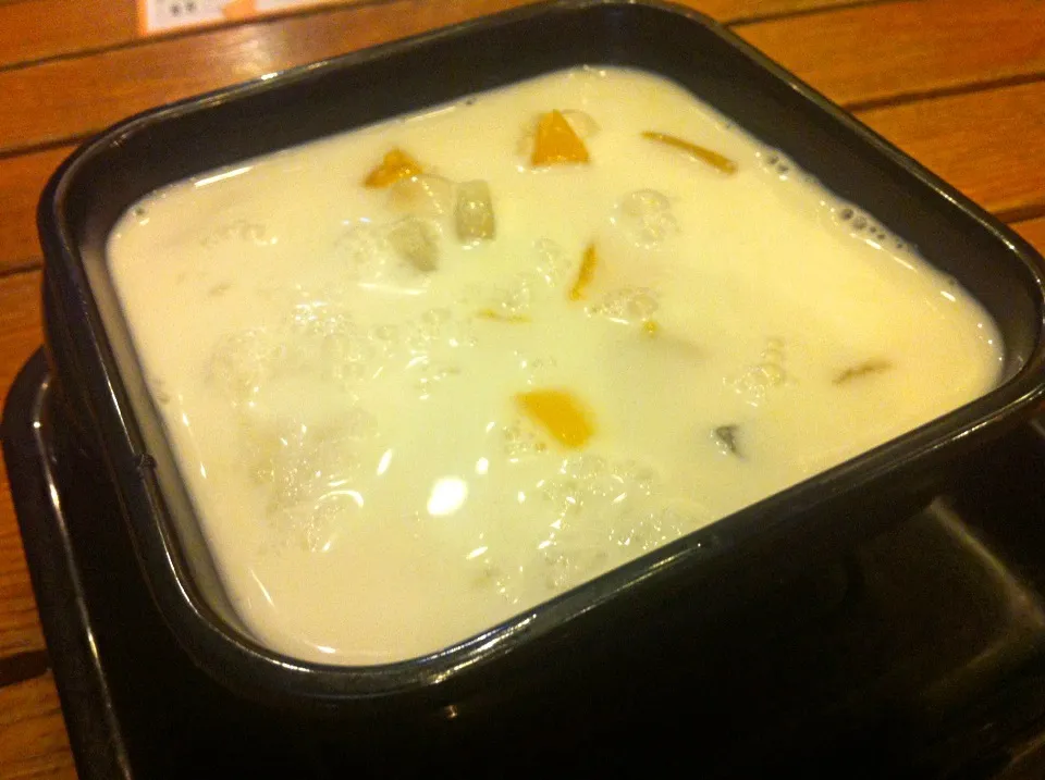 Mango & clean bean dumpling in coconut milk|skyblueさん