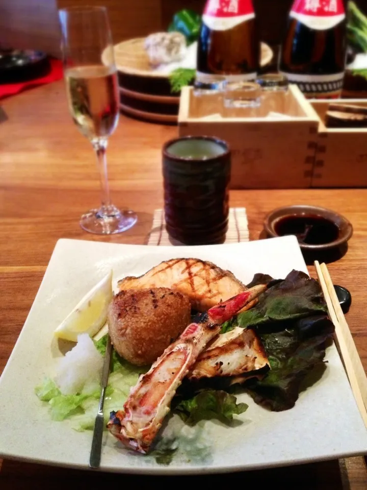 Grilled salmon fillet and king crab leg w/ roasted rice ball|MyRaXさん