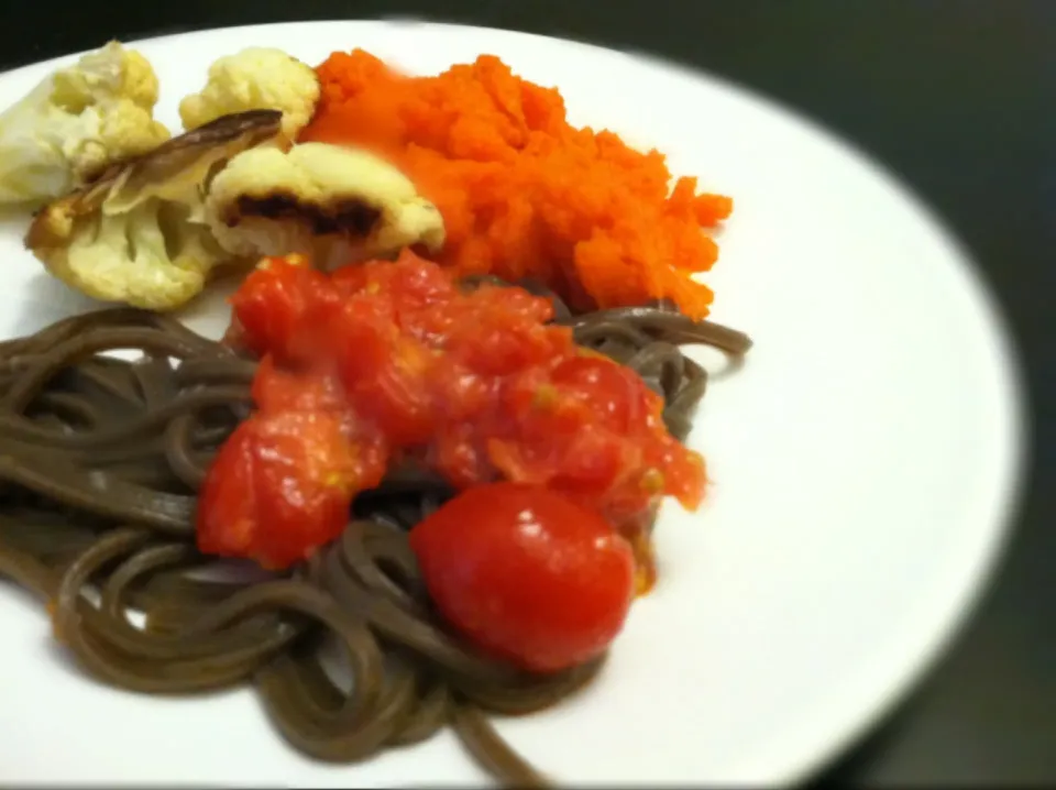 Tomato Buckwheat Pasta w mashed carrot/roasted|boo yaさん