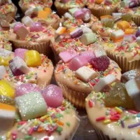 Candy & glitz cupcakes|mya comstockさん