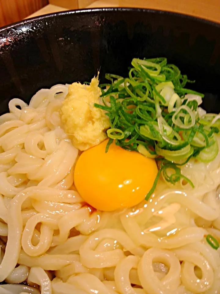 釜玉うどん。大盛にしたら二玉もあった…(~_~;)|Tomyさん