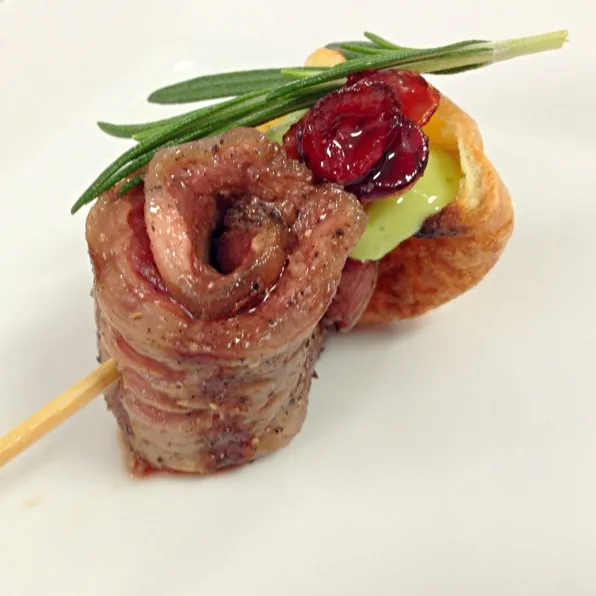 Yaki Wagyu with Yorkshire pudding wasabi mayo & cranberry glaze|willzさん