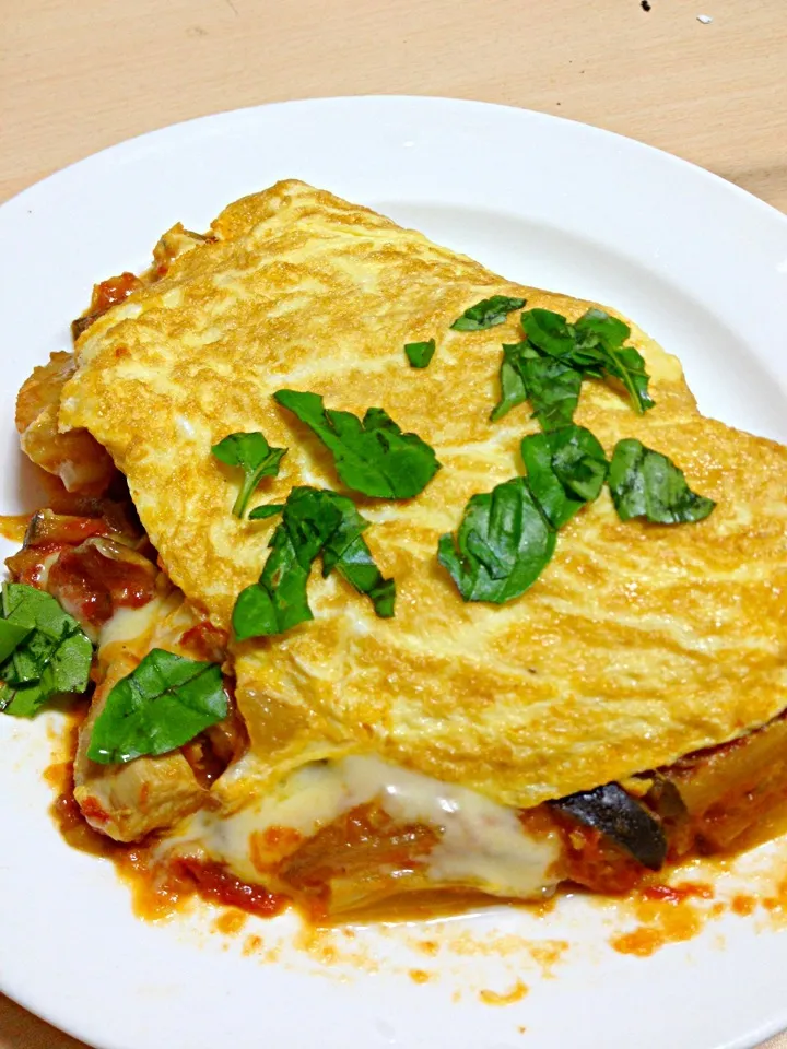 チキンと野菜のトマト煮込みをオムレツにイン！|あぼちさん