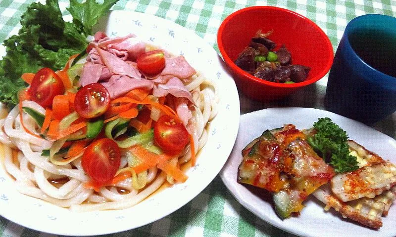 サラダうどん(サラダポーク･きゅうり･フルーツにんじん･プチトマト)、ちくわマヨ一味焼き、南瓜のケチャップチーズ焼き、砂肝と枝豆のオリーブオイルソテー|まあるさん