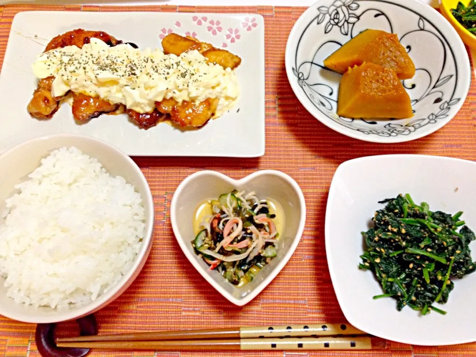 チキン南蛮、南瓜の煮物、きゅうりわかめカニカマの酢の物、ほうれん草の胡麻和え♡|yuiさん