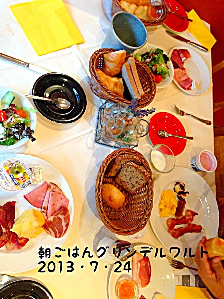 Snapdishの料理写真:朝ごはん グリンデルワルト2013・7・24|ローゼルさん