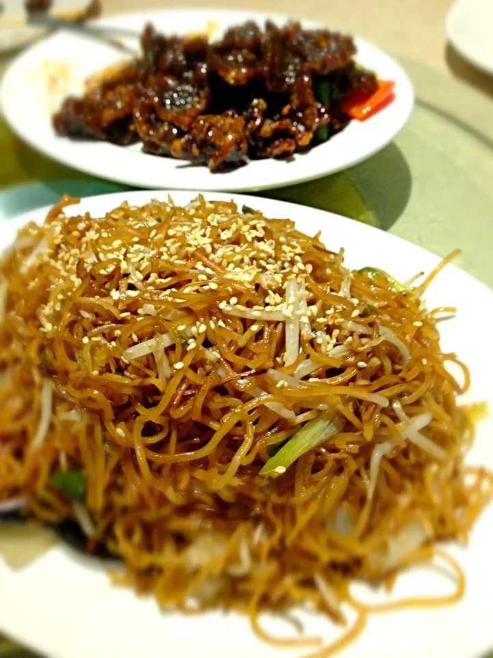 Crispy spicy beef & Ginger fried noodles|Tomoko Pratellesi Kurodaさん