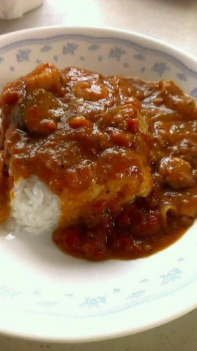 お父さんのトマトでトマトソース作ってその後、パスタソースへその後カレー粉でシーフードトマトカレーるーぷ|sawaさん