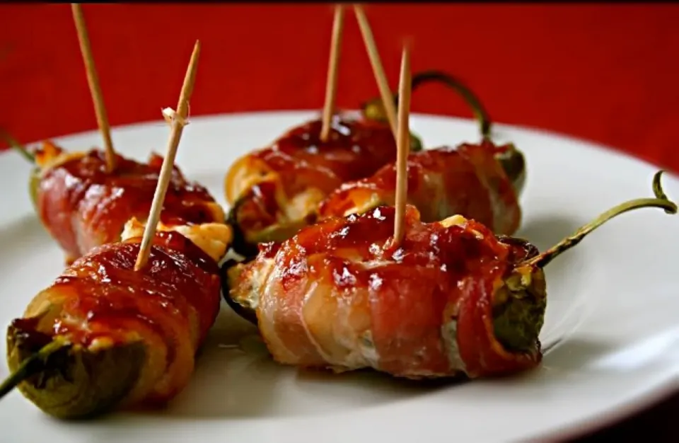 Snapdishの料理写真:Candied jalapeño BBQ jalapeño poppers|Gary Langerさん