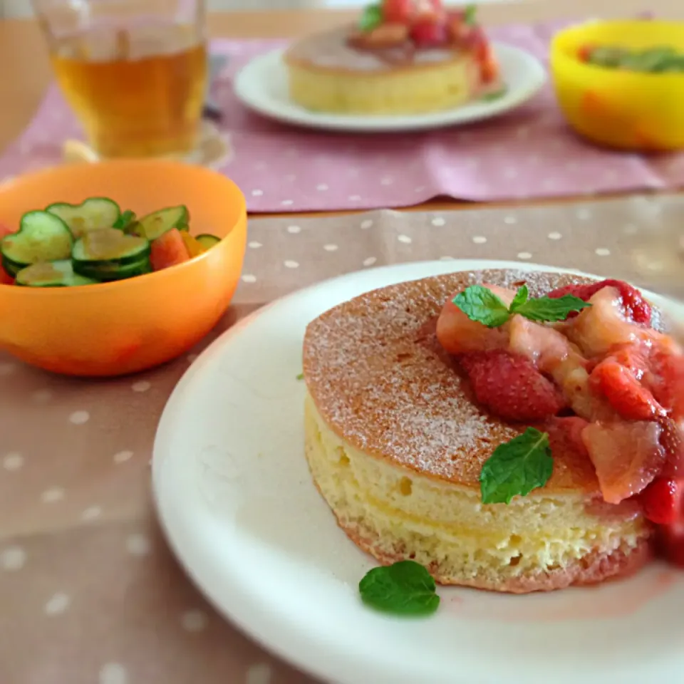 スフレパンケーキ❤苺と桃のソースで❤|rieさん