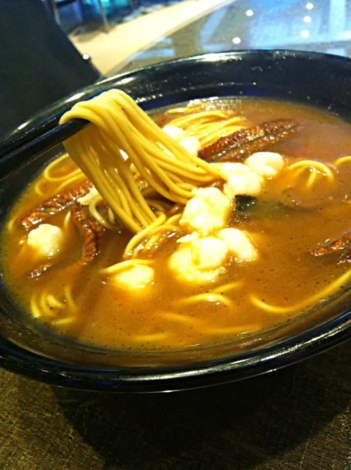 Snapdishの料理写真:知味観の一番人気の麺👉黄鳝虾仁面でーす😋父ちゃんの大好物！甘い食感が独特でした💜❤|Tanni Kaさん