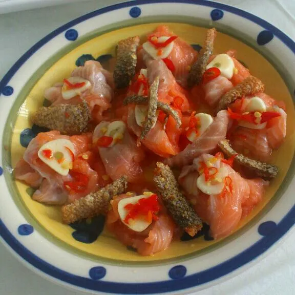 แซลมอนแช่น้ำปลา ... Salmon in spicy sauce|warittha pさん