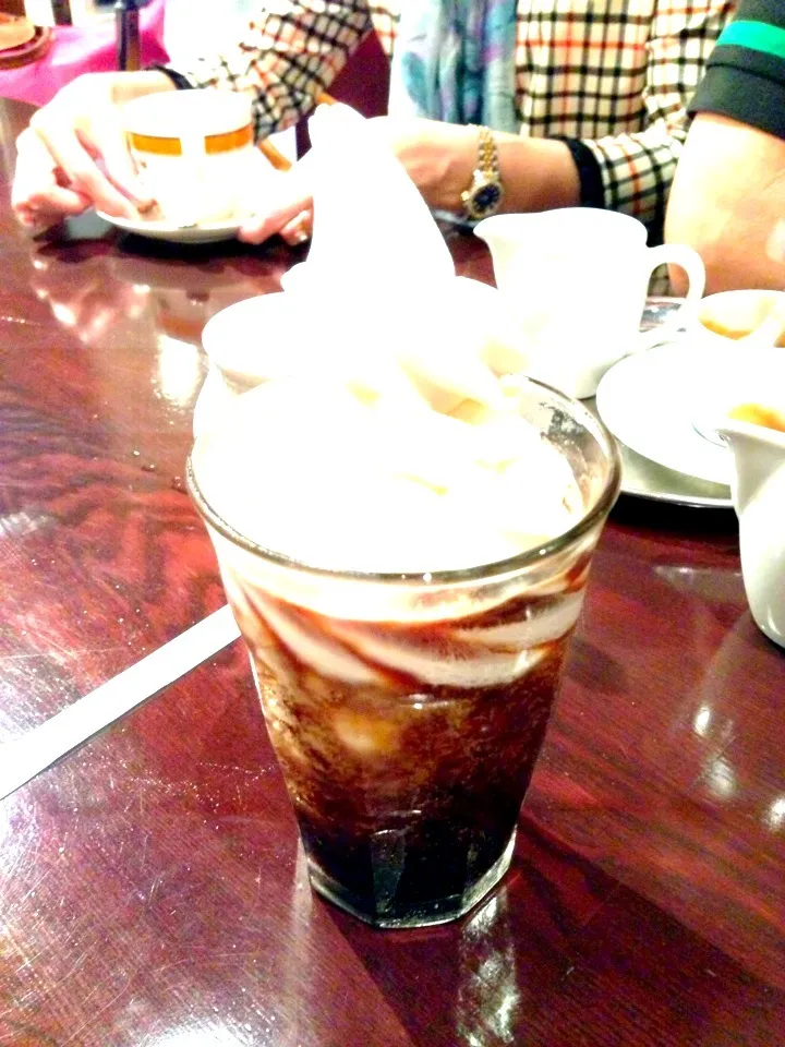 Frozen latte and ice cream|PhUnGさん