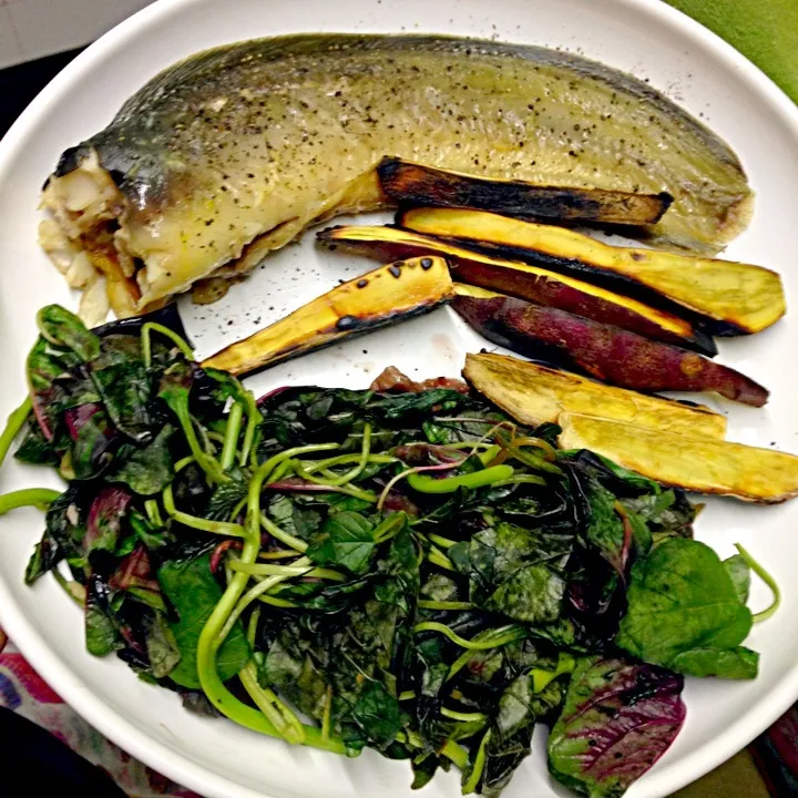 Snapdishの料理写真:Dinner catfish spinach sweet potatoes|funkygiglydollさん