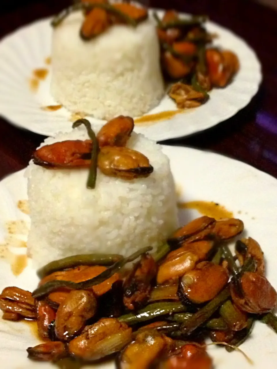 white rice+ spicy adobong mussel with string beans|Len(^_−)−☆さん