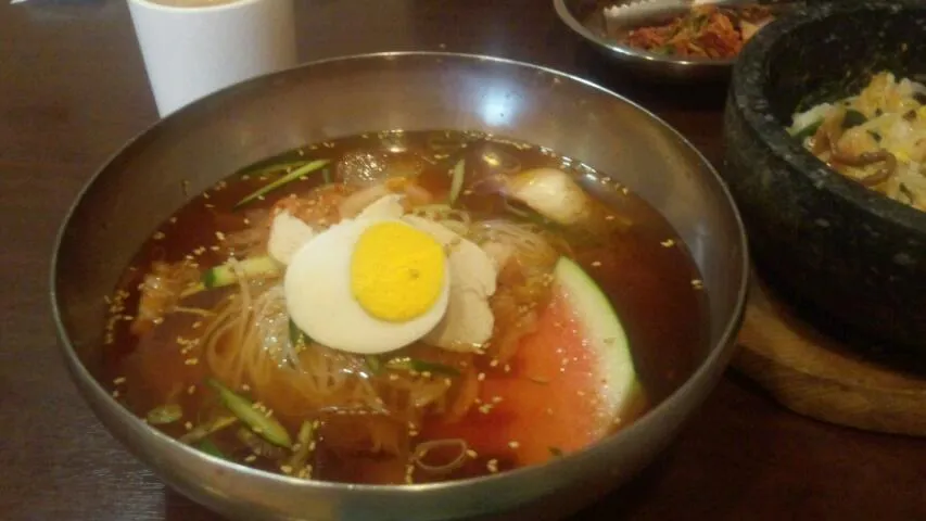 鶴橋で食べた！冷麺とハーフサイズの石焼きビビンバ！680円(*^^*)|前田みきさん