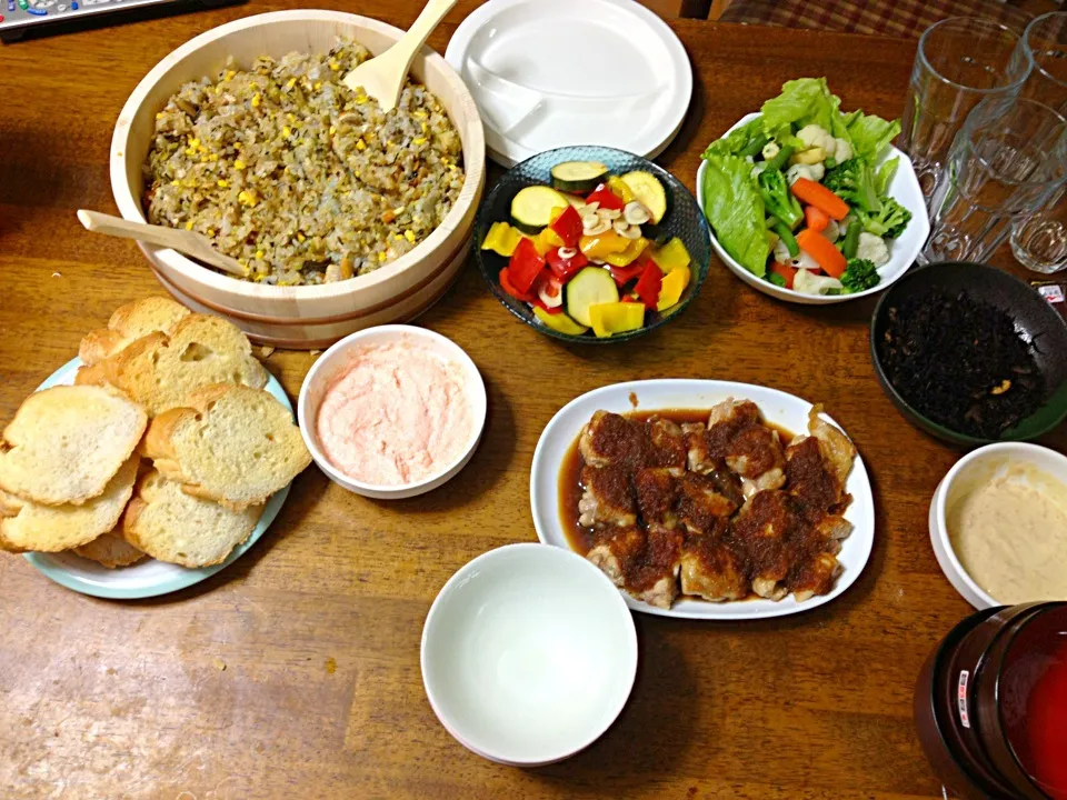 鰻と高菜と炒り卵の混ぜご飯
パプリカとズッキーニのピクルス
チキンステーキ(オニオンソースがけ)
茹で野菜と梅わさマヨネーズ
バゲット(明太サワークリーム添え)
ひじき煮|おとんさん