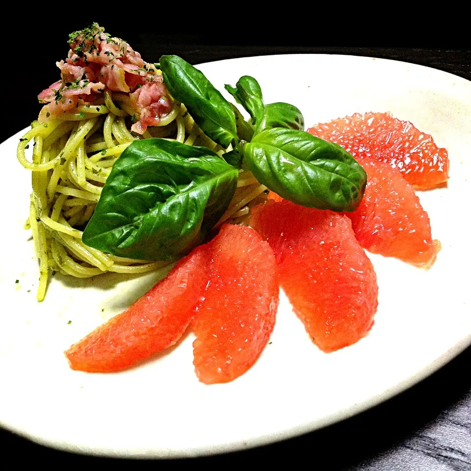 Snapdishの料理写真:Genovese pasta with red grapefruit|nori.co.jpさん