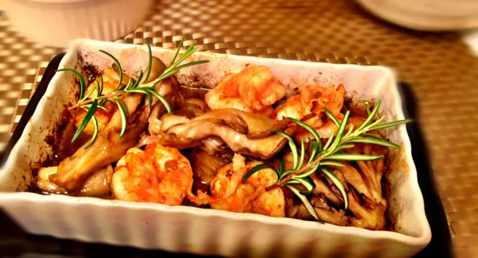 Tiger shrimp Ahijo with maitake mushroom|Kirk Awiamさん