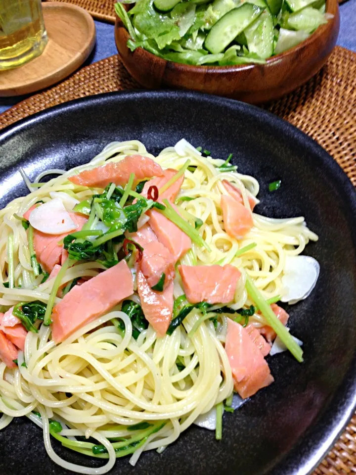 サーモンと豆苗のペペロンチーノ‼|いくさん