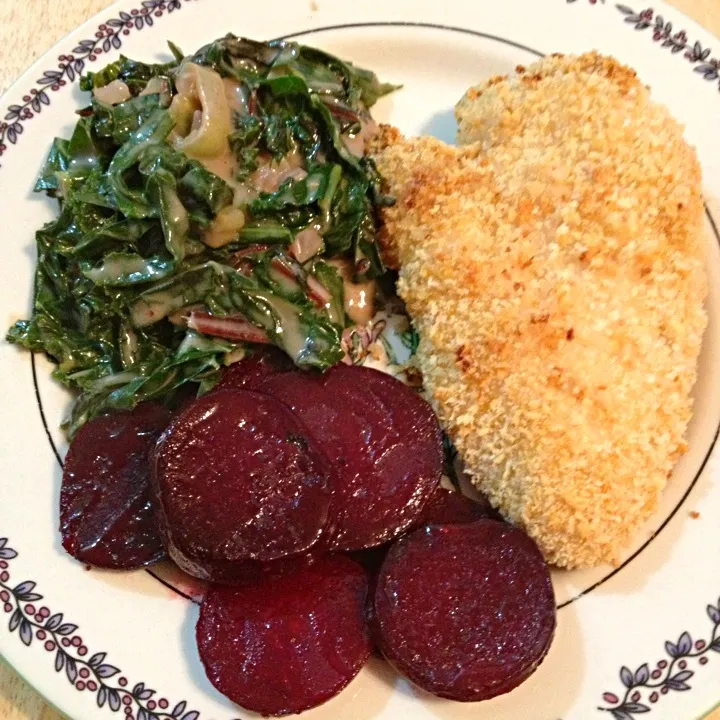 Snapdishの料理写真:Sriracha Panko Chicken, Buttered  Beets and Dairy Free Creamed Greens|http://melissasmenu.wordpress.com/さん