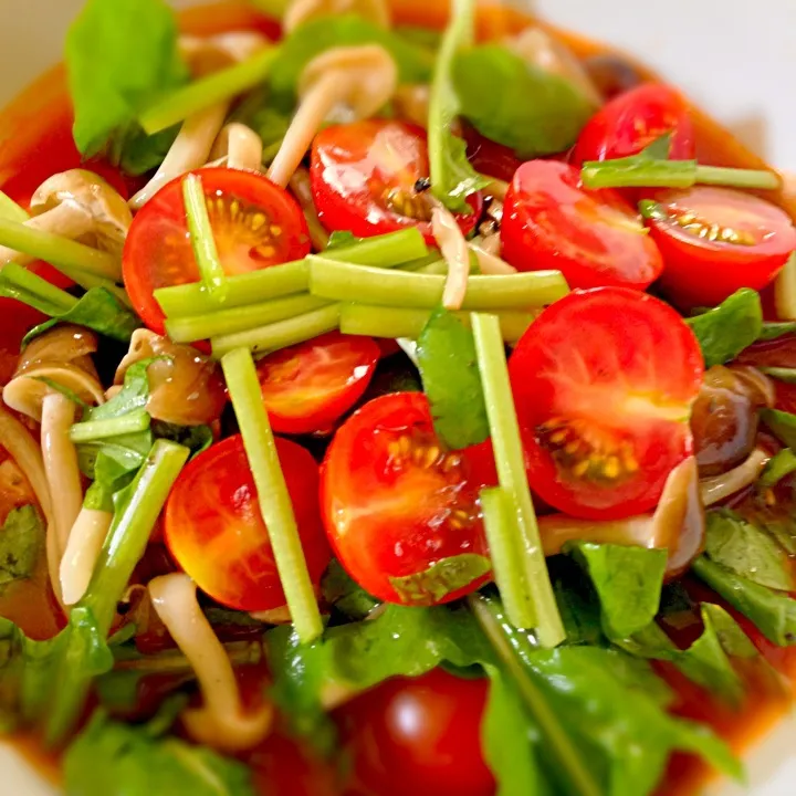 Snapdishの料理写真:太陽のトマト麺にたっぷり野菜のせ|うきさん