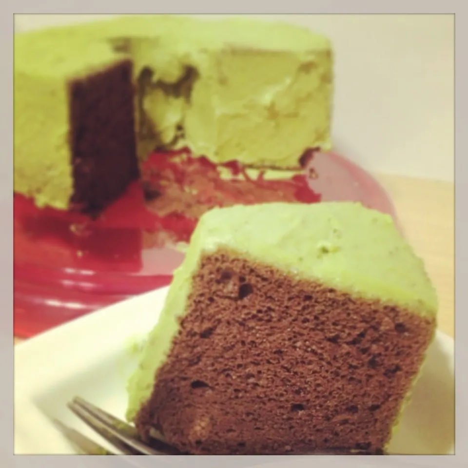 Chocolate chiffon with mint green tea frosting|instagram: wensbakeさん