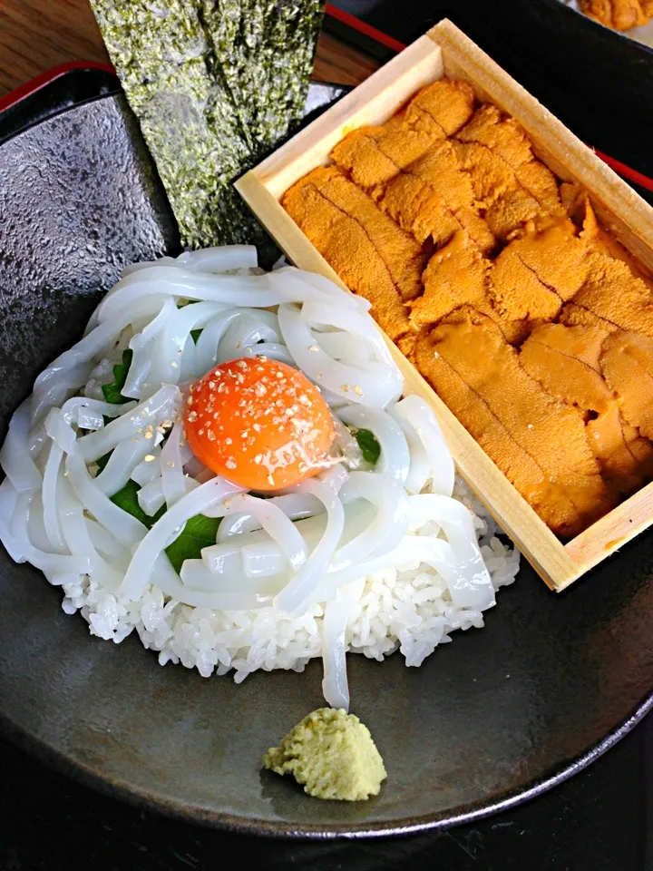 Snapdishの料理写真:今日のランチはウニ❤イカ丼|あいさん