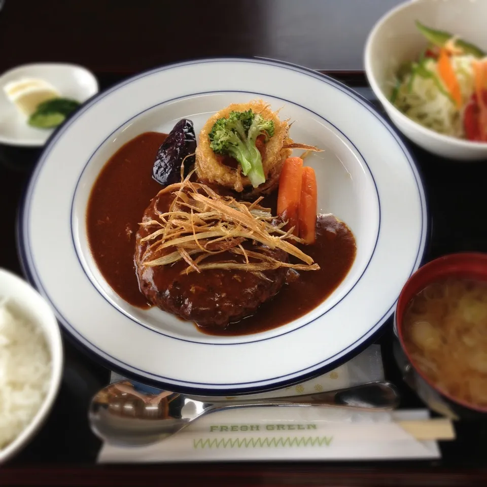 自家製デミグラス煮込みハンバーグ定食|そらまめさん