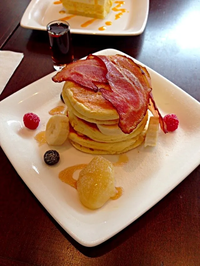 ランチの後にパンケーキ❤キハチカフェ❤|あいさん