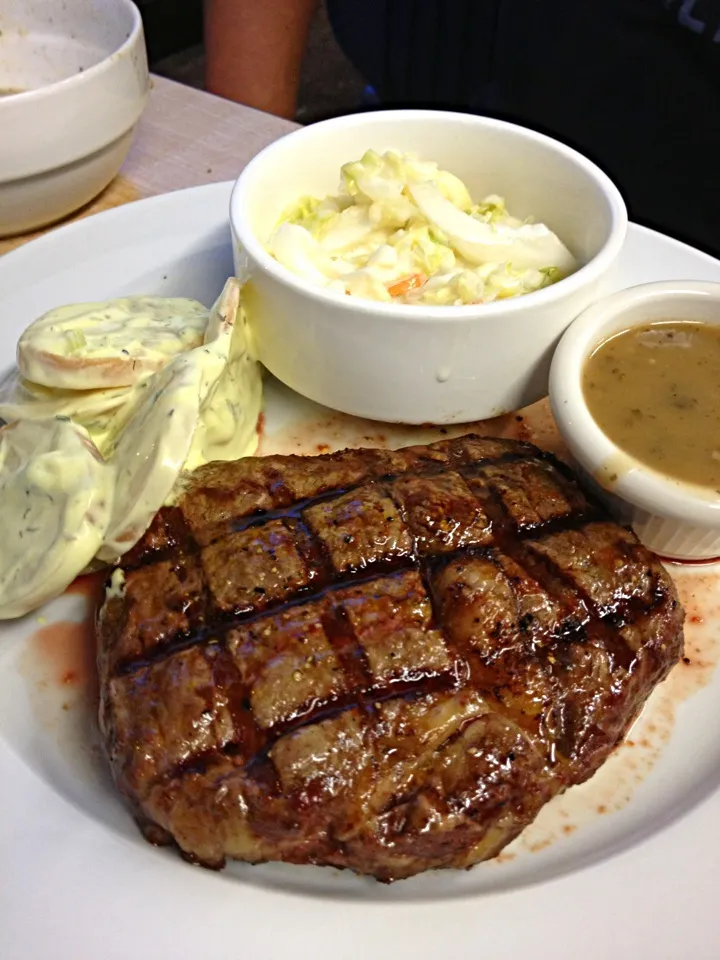 Snapdishの料理写真:Steak with Mushroom Sauce|Yvonne Limさん