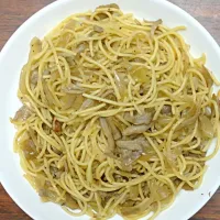 Snapdishの料理写真:玉ねぎと舞茸のパスタ|Hiroyasu Miyakawaさん