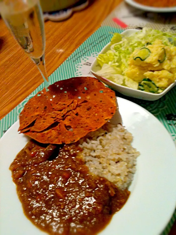 7/27 ５種類の野菜と豆ときのこのキーマカレー，きゅうりいりポテトサラダ|kykyさん