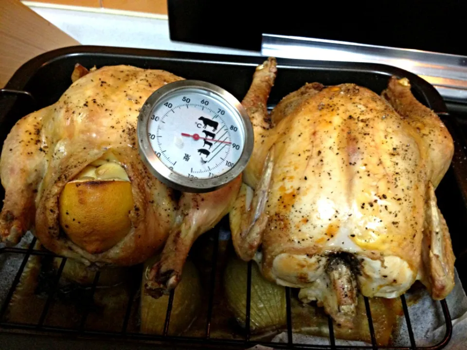 Roast chicken stuffed with lemons and garlic|Ong Sor Fernさん