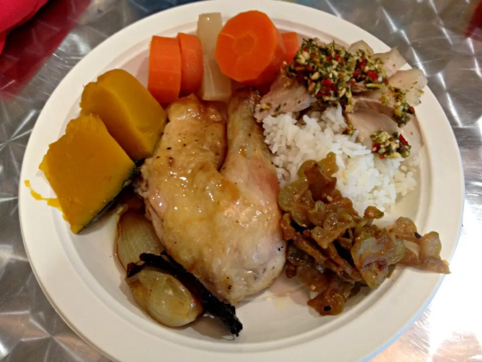 Simmered pumpkin carrots and daikon; roast chicken; poached pork belly with spicy Thai sauce and bittergourd in gomamiso|Ong Sor Fernさん