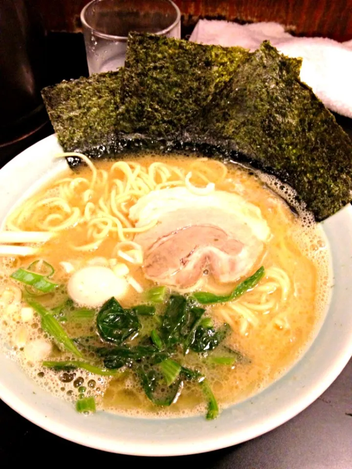 終電逃したあとのラーメン。。。|げっちさん