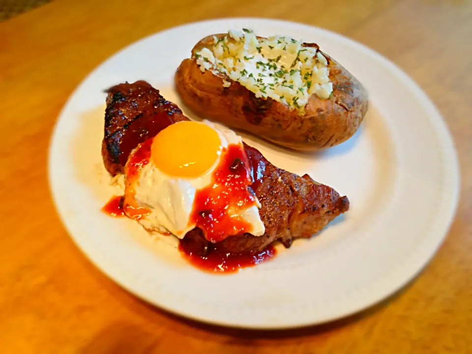 Snapdishの料理写真:Ultimate ny strip an fresh grilled potato|Gary Langerさん