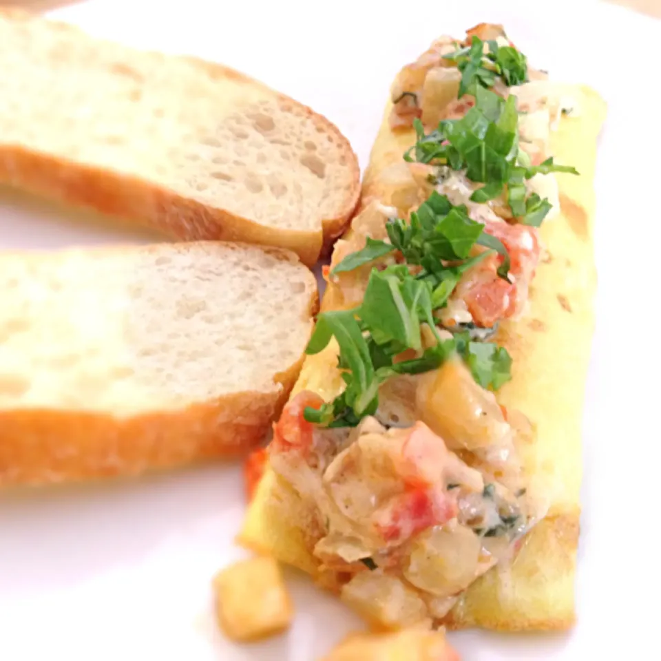 French Omelette garnished with arugula and basil|Claudia Maritza Sotoさん