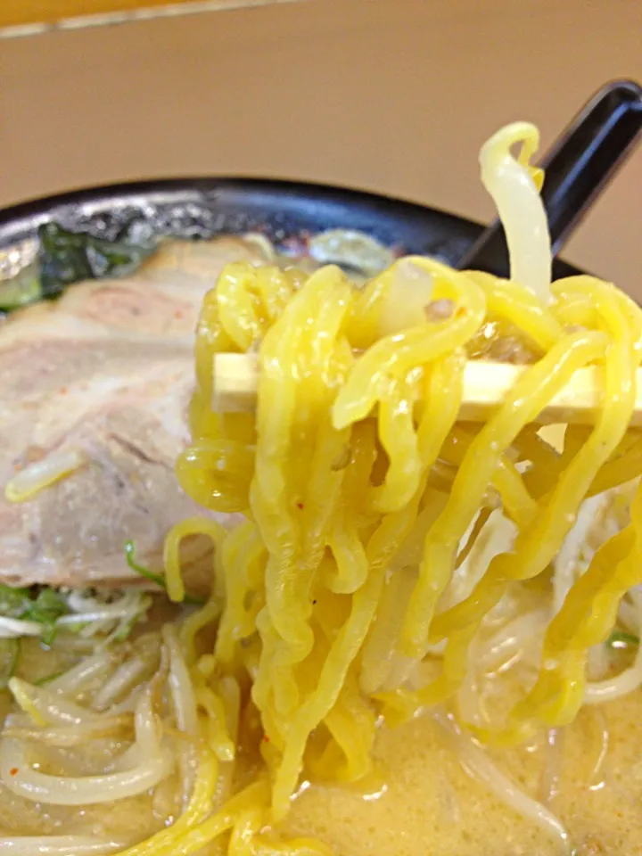 Snapdishの料理写真:味噌ラーメン😋|KAZUTOさん