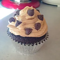 Chocolate chip cookie dough cupcakes!|Jenn Dezさん